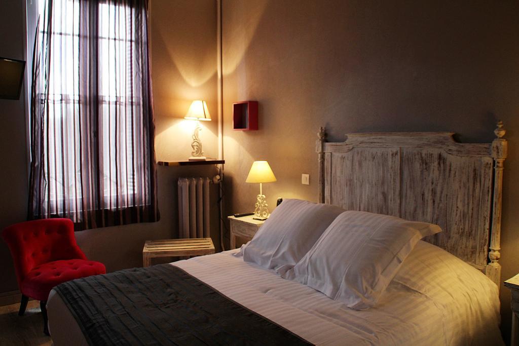 Hotel Souvenirs De Familles Saintes Room photo