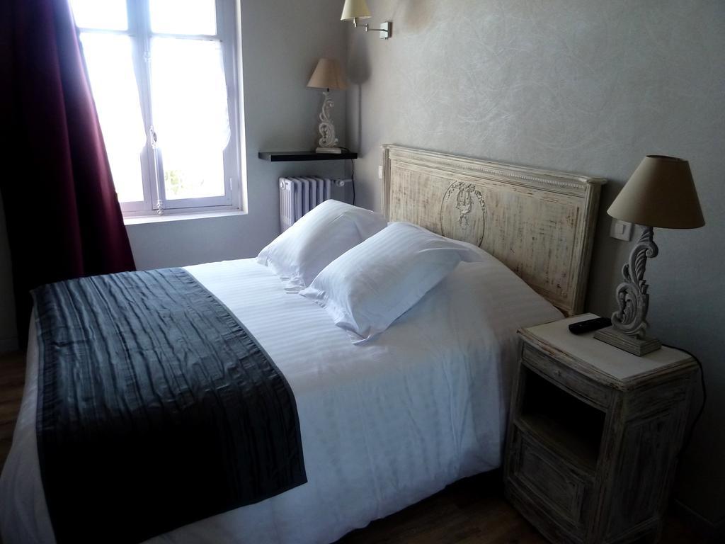 Hotel Souvenirs De Familles Saintes Room photo