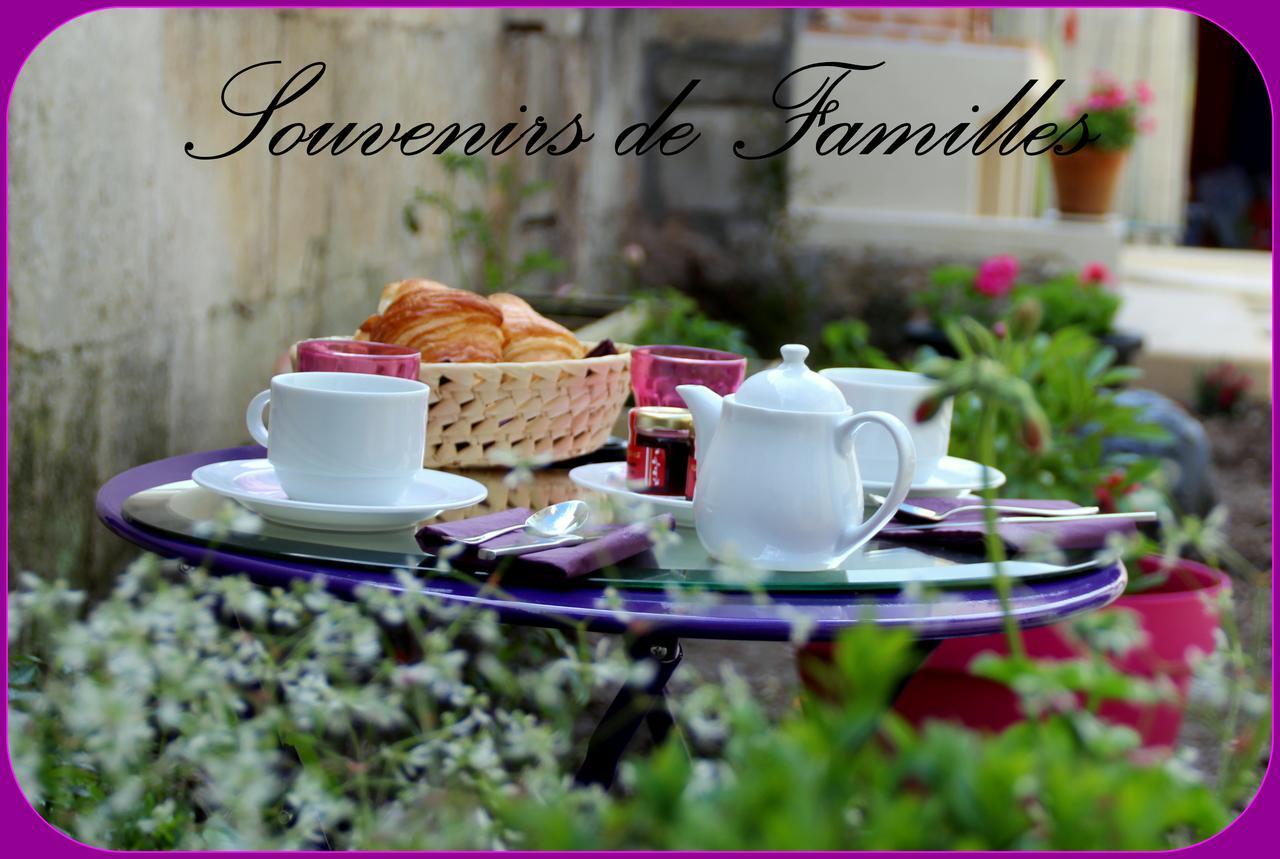 Hotel Souvenirs De Familles Saintes Exterior photo